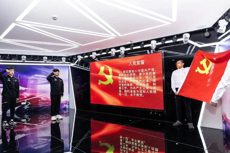 中國打野選手Clearlove今宣誓加入共產黨。   圖：翻攝自EDG微博