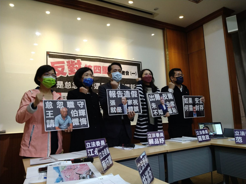 多名立委召開記者會呼籲反對核四公投。   圖：陳佩君／攝