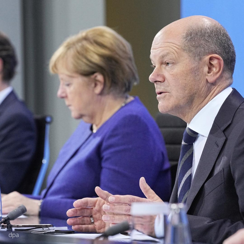 德國準總理蕭茲（右起）提出聯合執政協議，代表現任總理梅克爾即將卸任，最快下月初交接。   圖：翻攝自蕭茲臉書