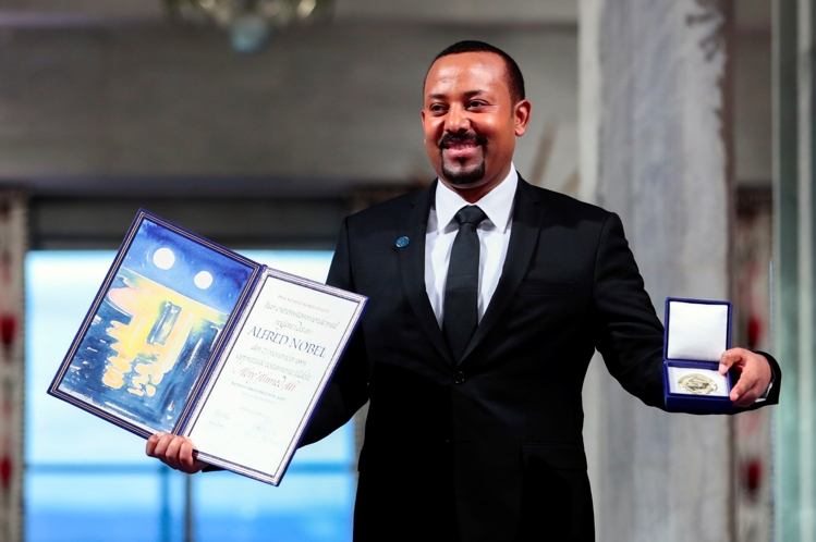 2019 年10 月 11 日，衣索匹亞總理阿比因結束與鄰國厄利垂亞多年敵對狀態、促進兩國達成和解，而獲頒諾貝爾和平獎。   圖：達志影像/美聯社