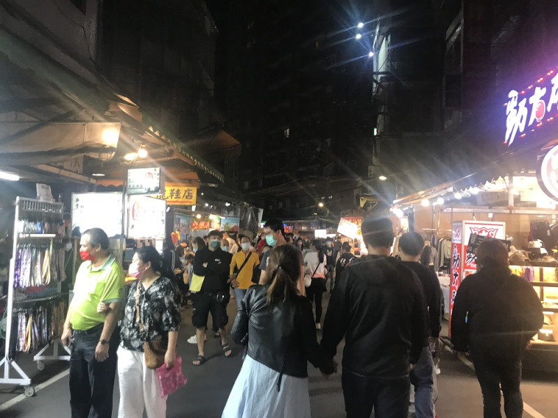 新北加倍券適用範圍包含指定市場、夜市、商圈、觀光工廠、旅宿、一般商業、四大超商等達1萬6083家,使用期限至2022年4月30日止。 圖:新北市市場處提供