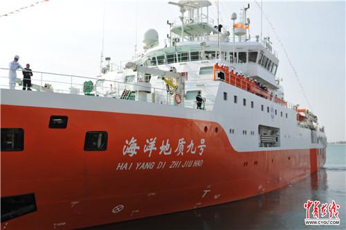 中國勘測船「海洋地質號」（Haiyang Dizhi）在多艘中國海岸警衛隊船隻的陪同下，闖入印尼納土納群島區域進行海底測繪。圖為中國科考船海洋地質9號。   圖 : 翻攝自中青在線