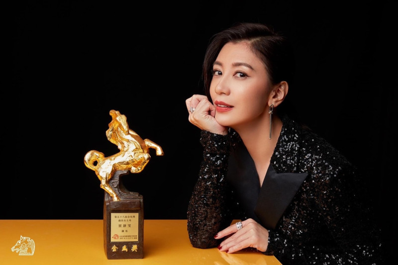 賈靜雯憑著《瀑布》在第58屆金馬獎上奪下最佳女主角獎。   圖：翻攝自臉書