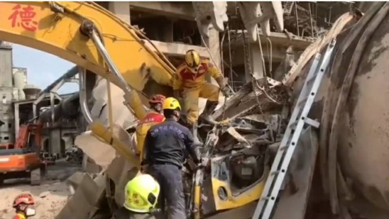 東南水泥廠拆除工程意外一死，國民黨批高市府螺絲鬆了。   圖：民眾提供