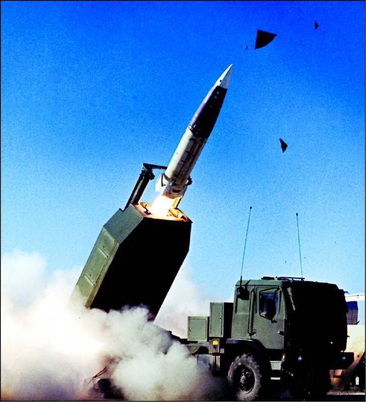 美國 5 月 31 日宣布，提供給烏克蘭「海馬斯」（HIMARS）的 M142 高機動性多管火箭系統。   圖：翻攝美國陸軍官網（資料照片）