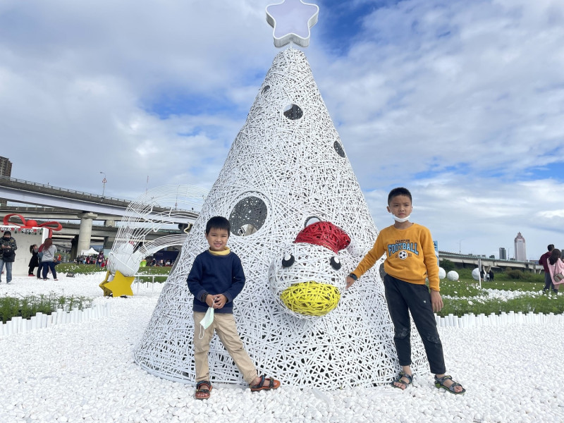 多樣主題展品要讓大家美照拍不停，打卡打不停，一起寫下浪漫溫暖的冬日時光回憶。   圖：新北市水利局提供