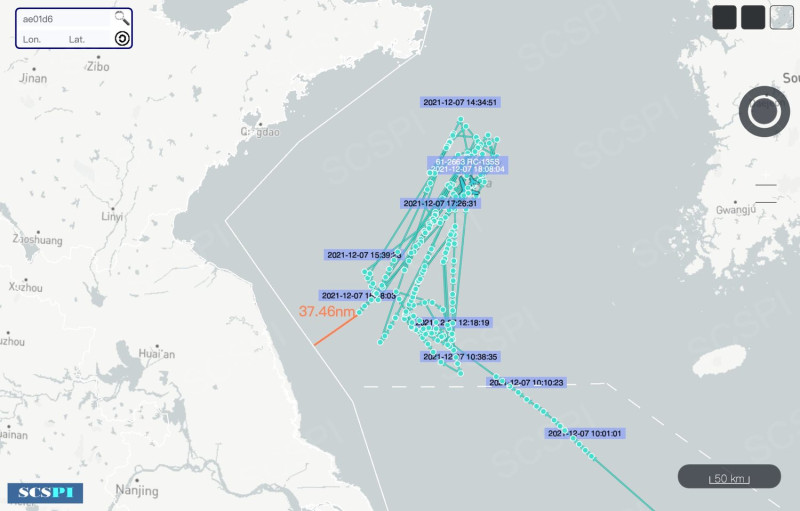 SCSPI公布RC-135S航跡圖，指一度逼近領海基線37.46海浬。   圖：翻攝SCS Probing Initiative推特
