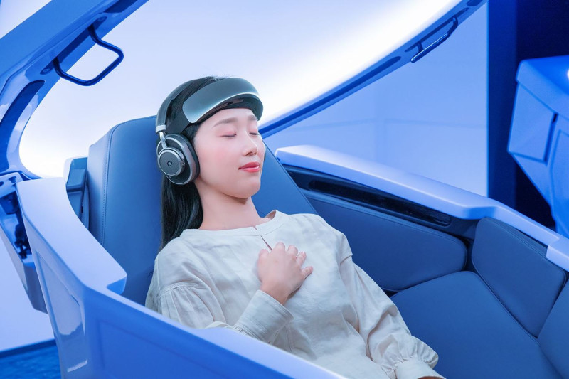使用者將入坐於冥想膠囊中，在聲音、燈光、香味、溫度等五感催化下進行冥想體驗。   圖：東京觀光事務所台灣辦事處／提供