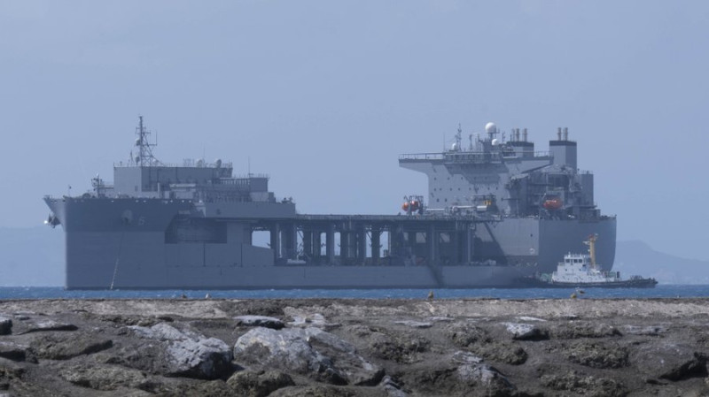 美國海軍遠征移動基地艦「米格爾基思號(ESB-5)」傳出受小笠原群島火山浮石影響，海水過濾器一度遭堵塞影響推進系統和發電設備冷卻水提供。   圖：翻攝U.S. Pacific Fleet推特