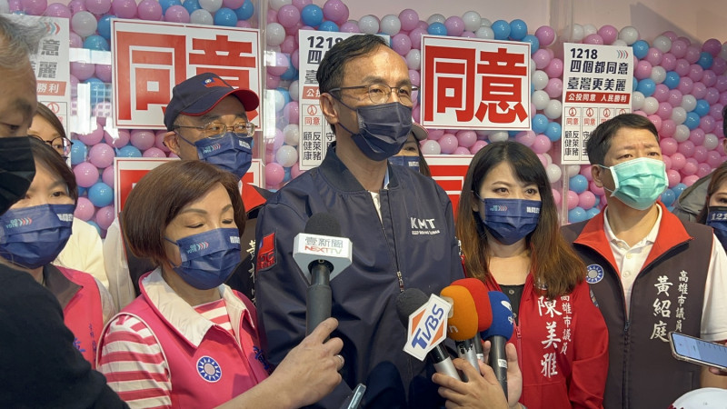 國民黨主席朱立倫16日奔波南台灣宣傳公投。   圖：國民黨文傳會/提供