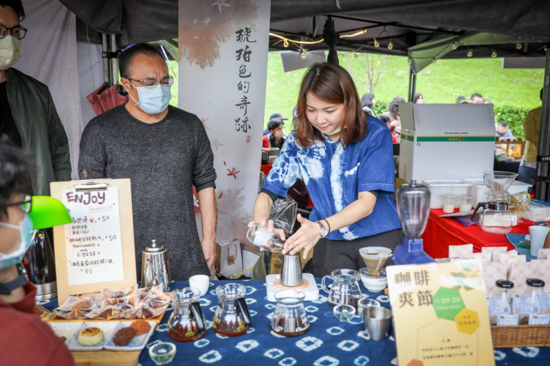 來自全國的咖啡師一同參與，不僅增添市集元素，也增加人氣。   圖：新北市農業局提供(資料照片)