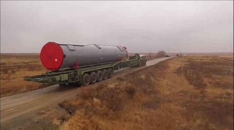 移動中的俄國「先鋒」高超音速導彈。   圖 : 翻攝自俄國防部YouTube