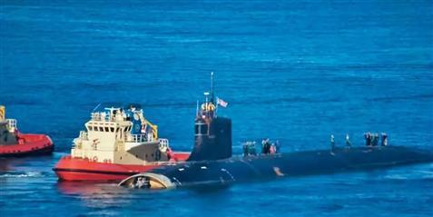 在南海撞上海底山脈的「康乃狄克」號核潛艇的艦艏聲納罩已經被完全拆除，如同「斷頭」。   圖 : 翻攝自美國海軍研究所網站