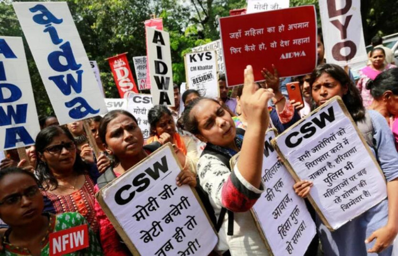 性犯罪一直是困擾印度社會的弊病，印度的婦女也不斷擊會抗議表達訴求。(示意圖)   圖：翻攝自《環球網》
