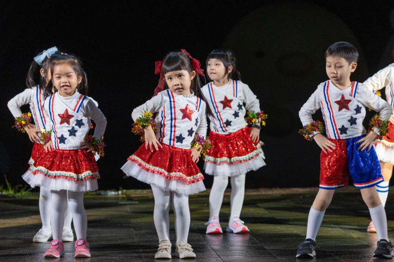 點燈活動上北新國小幼兒園活力舞蹈。   圖：新北市觀旅局提供