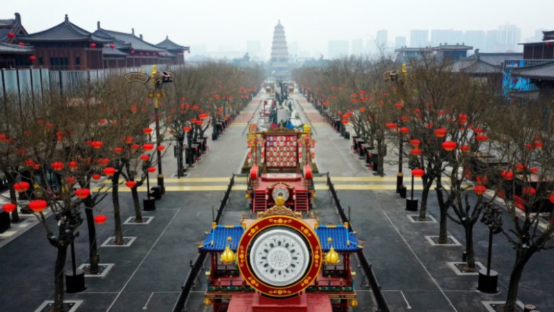 12月23日的西安大唐不夜城步行街空無一人，宛如鬼城。   圖：翻攝新華社