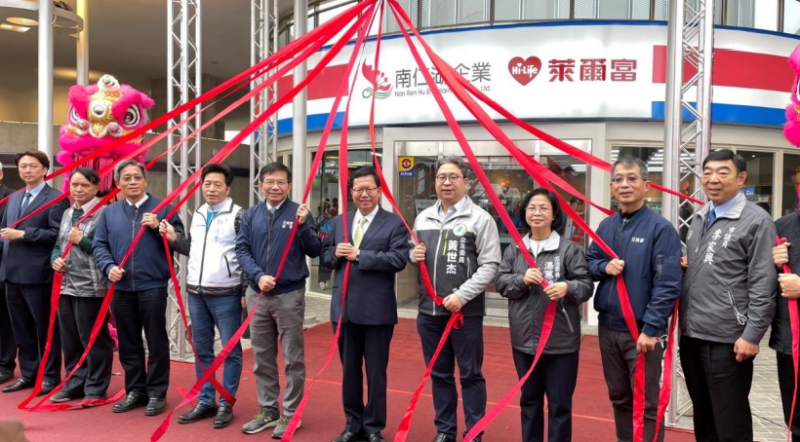 楊梅休息站今早由交通部王國材部長及桃園市鄭文燦市長共同主持開幕剪綵儀式。   圖：交通部高速公路局提供