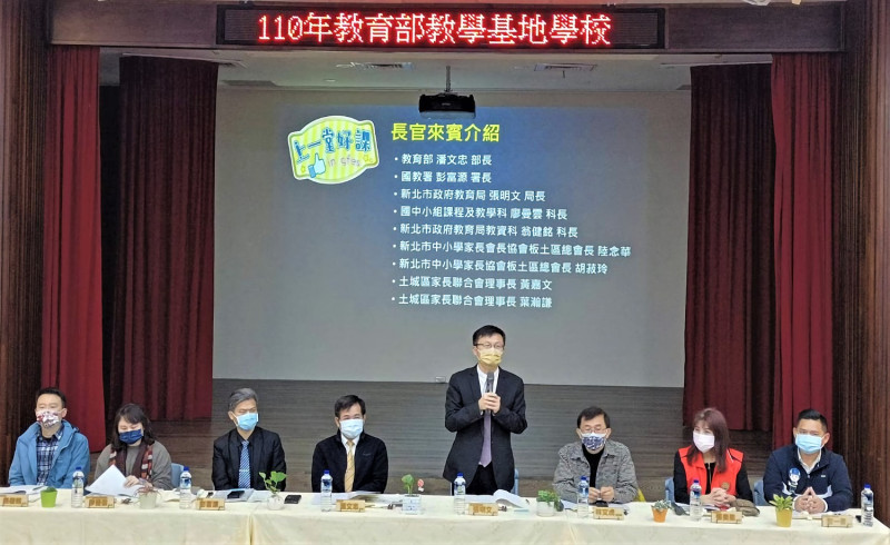 張明文表示，老師在共備、同課異教及議課過程，可得到專業支持與回饋。   圖：新北市教育局提供