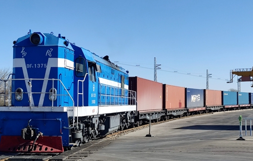 烏克蘭近日阻攔了中國通往波蘭的貨運列車過境，中歐鐵路被切斷。   圖 : 翻攝自中工網