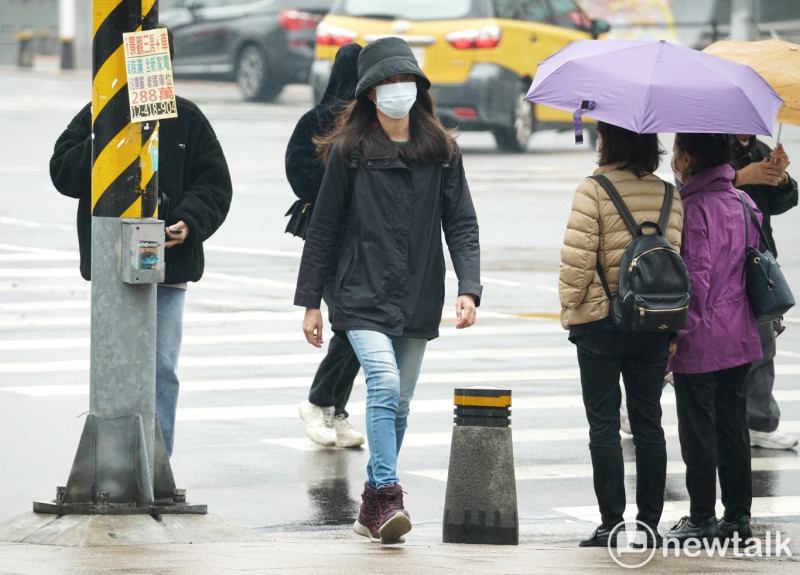 氣象專家吳德榮表示，受到冷空氣影響，跨年夜至元旦晨各地低溫約13-15度(資料照)。   圖：張良一/攝