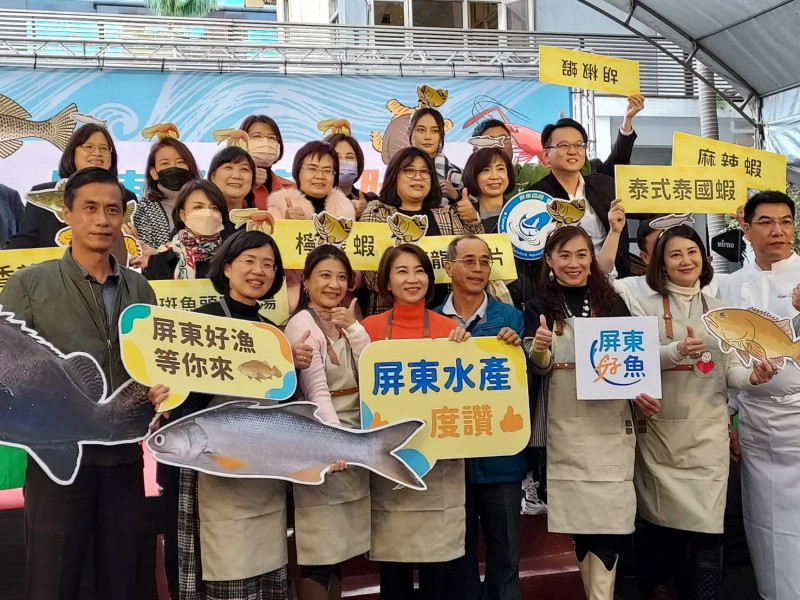 行銷屏東水產，多名立委現身力挺。   圖：陳佩君/攝