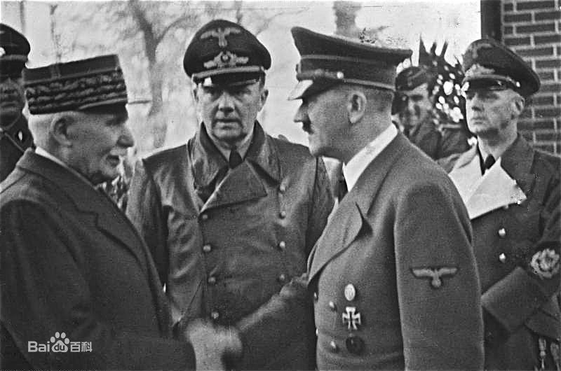 1940年10月，法國維希政府首腦貝當(左)與希特勒在法國見面。    圖：翻攝百度百科
