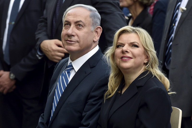 以色列總理納坦雅胡和妻子撒拉，雙雙捲入挪用公款風波。   圖：達志影像/路透社