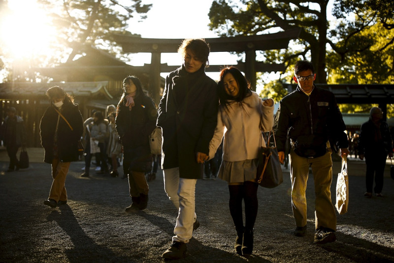 NHK一項調查顯示，日本將有投票權的18歲新生代，有74%對政治不滿意。   圖：達志影像/路透社