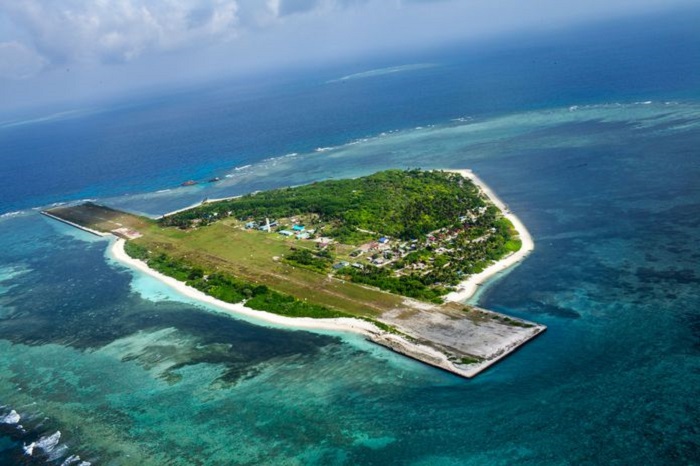 近50名完成南海巡航的菲國青年學生4日表示，中國「軍事三角」已包圍中業島（Pag-asa），嚴重侵犯主權。   圖：翻攝自紐約時報官網