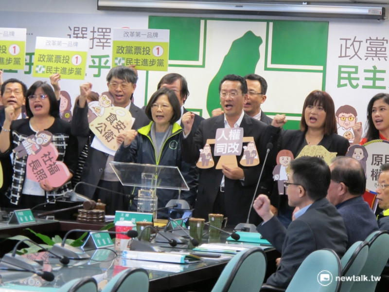民進黨主席蔡英文6日呼籲集中政黨票，讓改革力量進入國會。   圖：林朝億/攝
