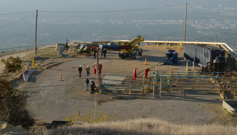 南加州天然氣公司目前試圖在天然氣外洩地點打出減壓井，防堵氣體持續外洩。   圖：翻攝南加州天然氣臉書