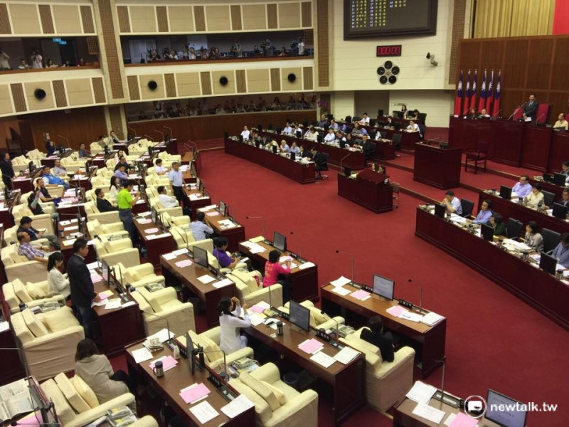 台北市長柯文哲上任後第一次編列預算，便因藍綠意見不合卡關，各黨團週四(7日)下午進行政黨協商，8日下午將進行表決。   圖：新頭殼資料照片   