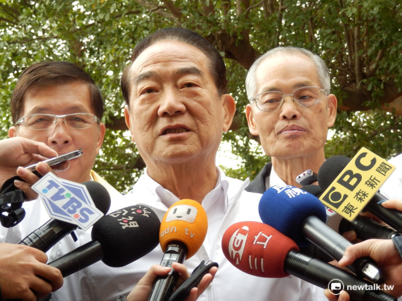 親民黨總統候選人宋楚瑜10日對於香港銅鑼灣書店被失蹤案表示，證明台灣民主要更深化。   圖：符芳碩/攝