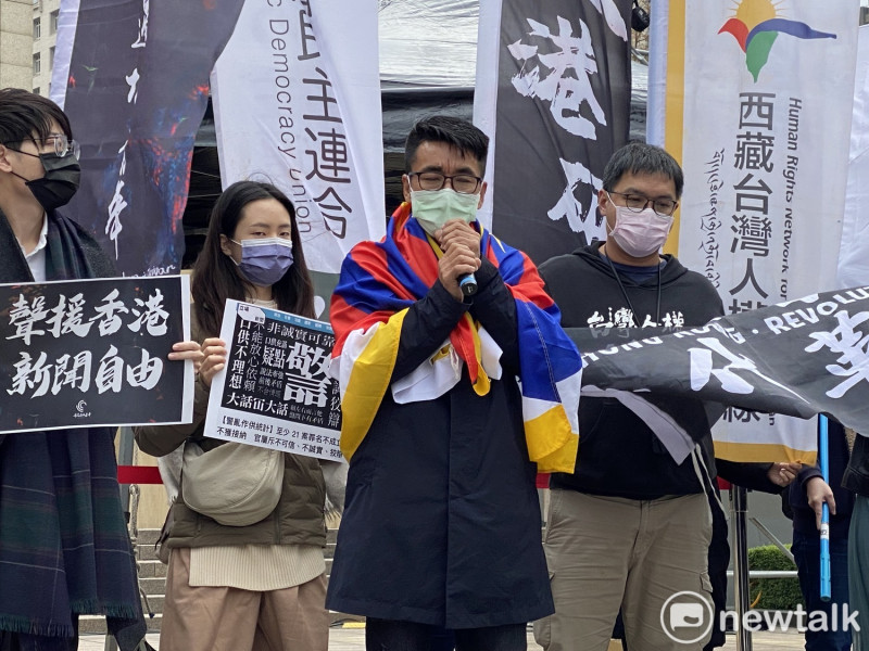 多個民間團體今日共同召開記者會聲援香港《立場新聞》。   圖：周煊惠 / 攝