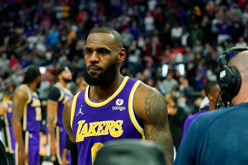 LeBron James連6場至少30分，但湖人近期仍1勝6負。   圖／美聯社／達志影像