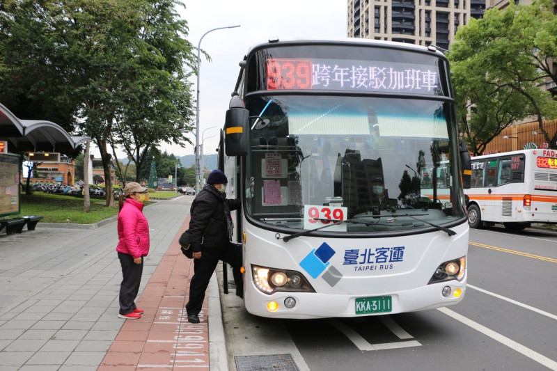 新北市939路線跨年接駁加班車。   圖：新北市交通局提供