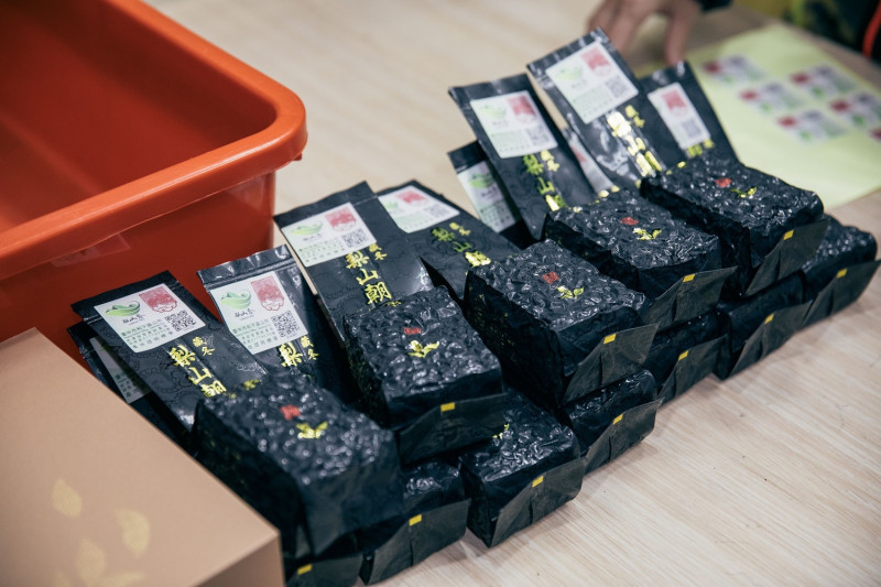 和平區公所呼籲消費者購買梨山茶時要看仔細梨山茶產地標章。    圖：台中市和平區公所提供