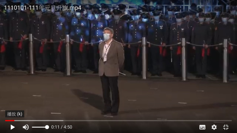 台北市長柯文哲出席總統府前元旦升旗吹了40分鐘冷風。   圖：翻拍台北市政府影片