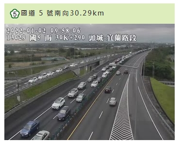 收假北返車潮湧現，國道5號頭城-坪林交控北向路段，時速只有38公里。   圖/高公局