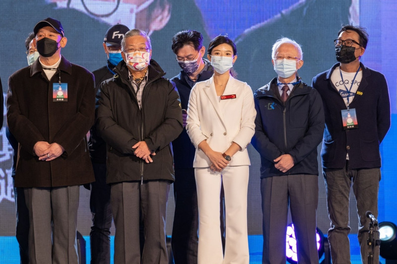 台灣大車隊執行長林念臻參加高雄市跨年活動，與高雄市民們一同迎接嶄新的2022年。   圖：台灣大車隊／提供