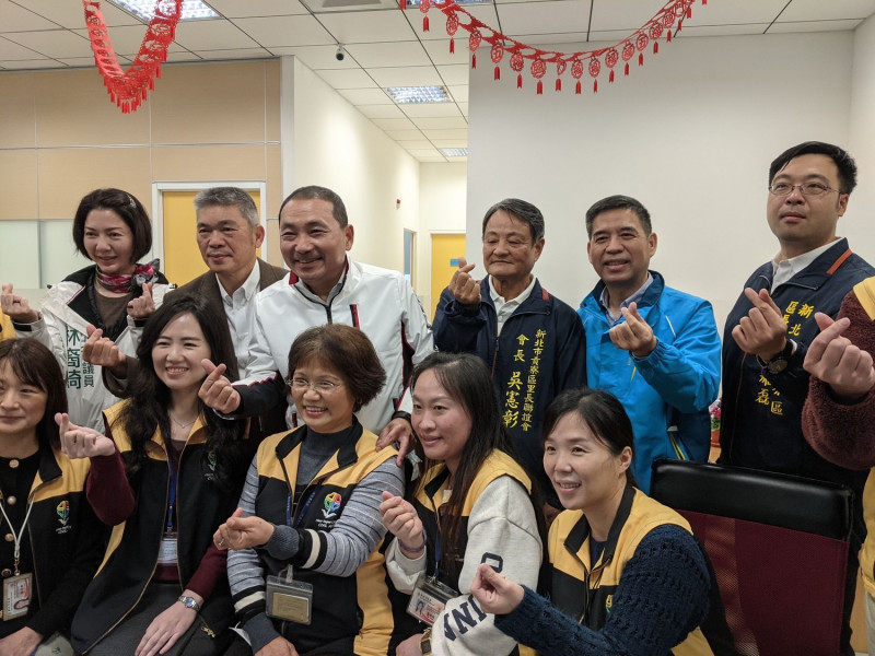 民政局長柯慶忠表示,行政大樓除提供完備的行政服務外,也考量不同單位使用需求,採用分開設置出入口並區分服務機能,兼顧管理及使用便利。 圖:新北市民政局提供