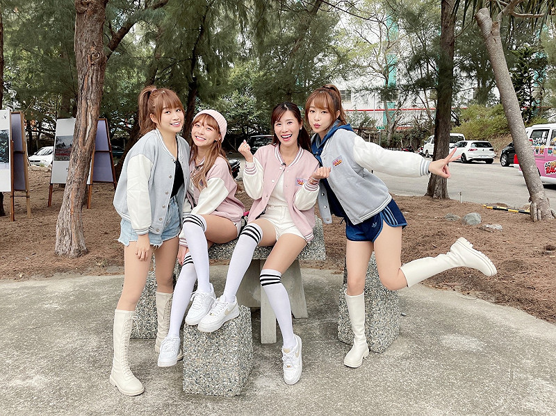 樂天女孩林襄、沐妍、Yuri、陳伊將分成兩組，挑戰500元從台北一路「尬掐」到高雄。   圖：狼谷娛樂／提供