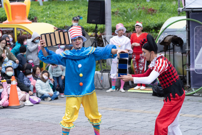 新北市特別規劃豐富多元的精彩藝文展演，邀請民眾造訪淡水、八里一路從下午玩到晚上。   圖：新北市文化局提供