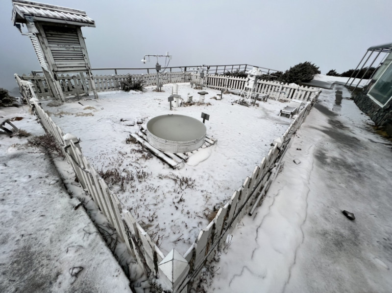 玉山今日清晨再度降雪。   圖：中央氣象局／提供