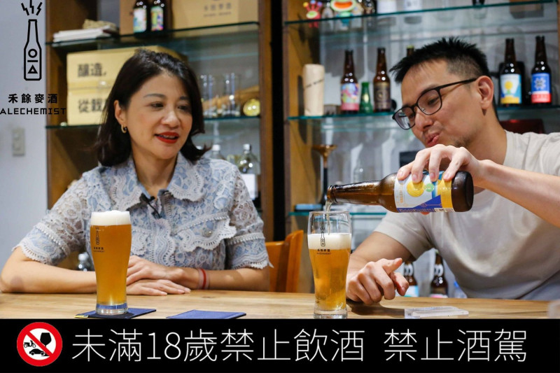 打著台灣品牌名號的「禾餘麥酒」創辦人陳相全曾接受民進黨立委林楚茵訪問。   圖：翻攝禾餘麥酒臉書