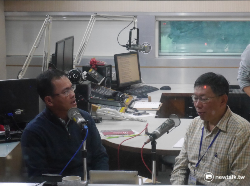 台北市長柯文哲12日下午接受 <寶島全世界>廣播節目專訪。   圖：劉奕霆/攝