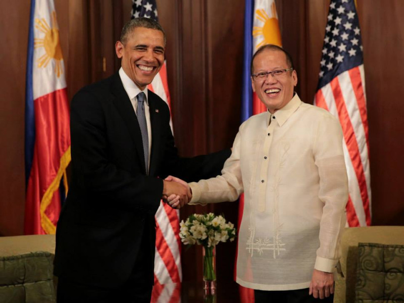 2014年4月，菲律賓總統艾奎諾3世（右）歡迎美國總統歐巴馬造訪馬尼拉，雙方達成加強軍事合作協議。   圖：翻攝艾奎諾3世臉書