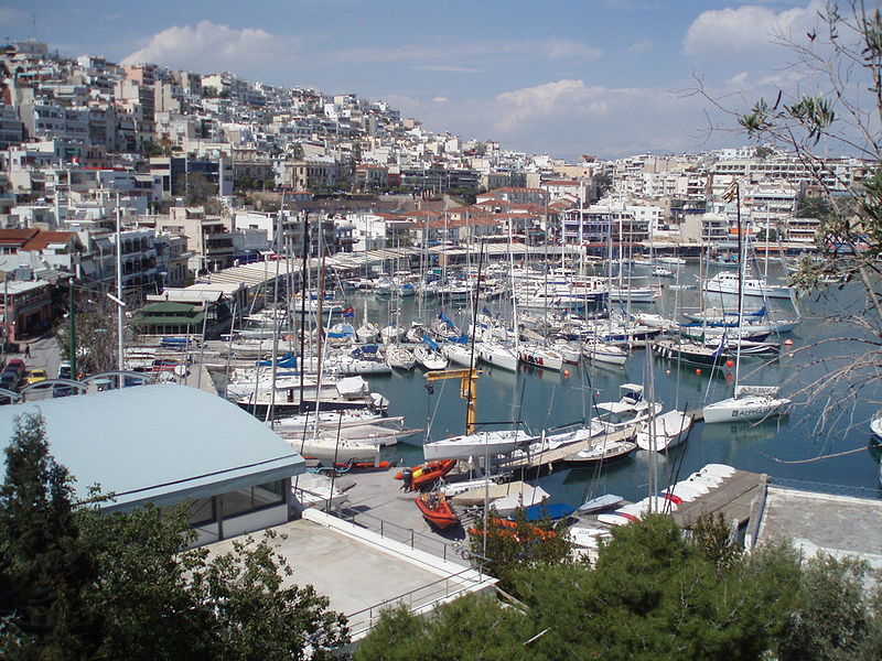 希臘比雷埃夫斯港是地中海沿岸重要的商業港口，也是通往亞洲、東歐和北非的門戶。   圖：翻攝維基網站