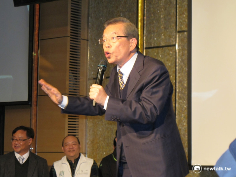 前行政院長謝長廷22日呼籲立法院長改選，民進黨要展現高度團結。   圖：林朝億/攝