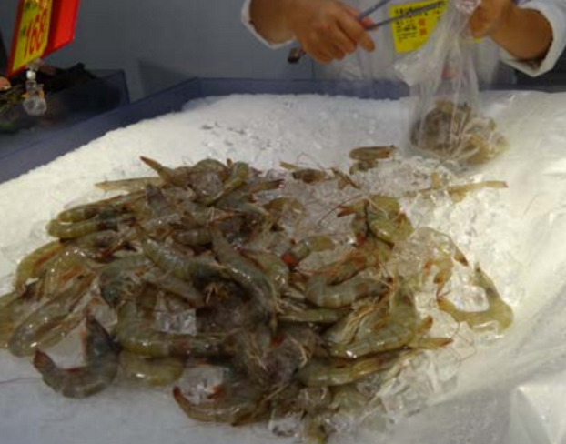 食藥署26日公布市售蝦子、蝦仁抽驗情形，連知名賣場的蝦子都違規用藥。   圖：食藥署提供
